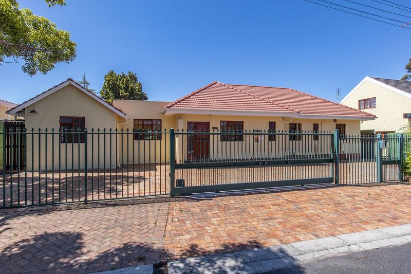 3 Bedroom Property for Sale in Bergvliet Western Cape